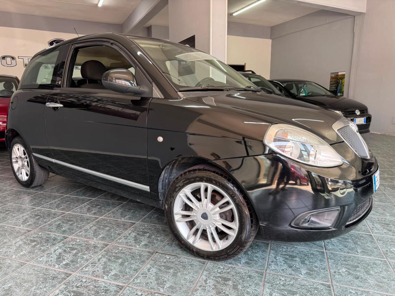 Lancia Ypsilon 1.3 MJT 75 CV Diva