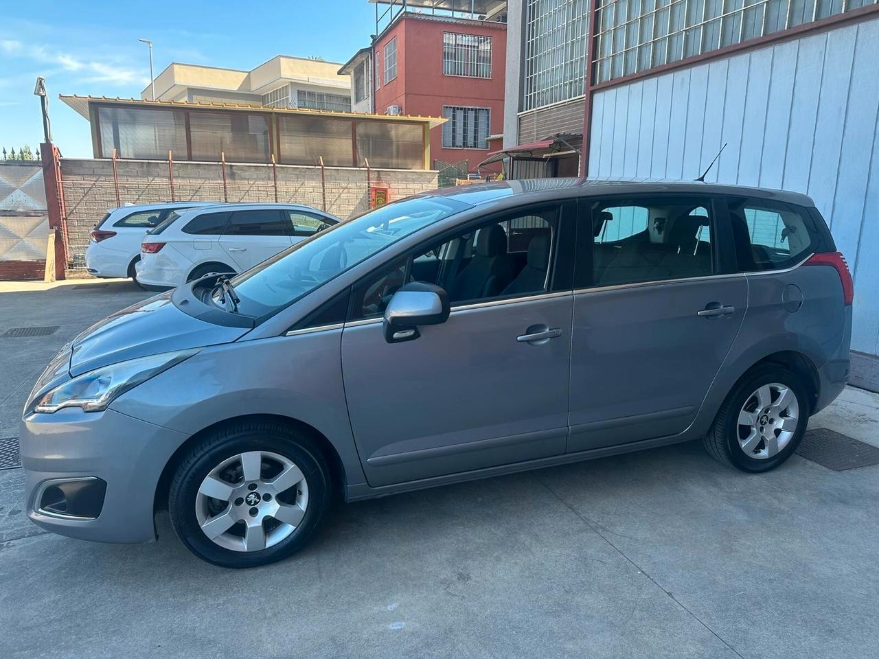 Peugeot 5008 1.6 HDi 115CV Business 7 POSTI