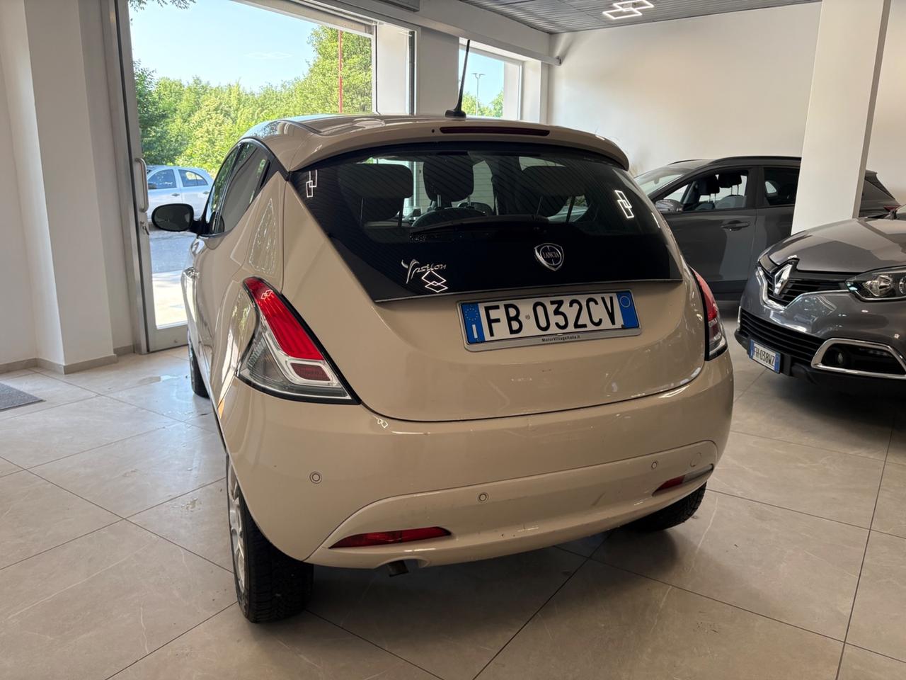 Lancia Ypsilon 0.9 TwinAir 85 CV 5 porte Metano Ecochic Platinum