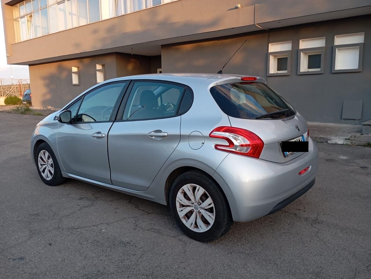 Peugeot 208 1.2 VTi 82 CV 5 porte Allure