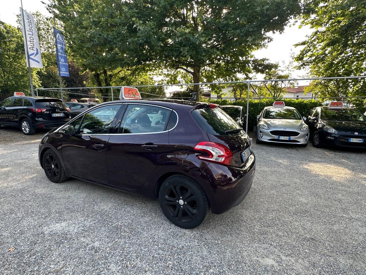 Peugeot 208 1.4 HDi 68 CV 5 porte Allure