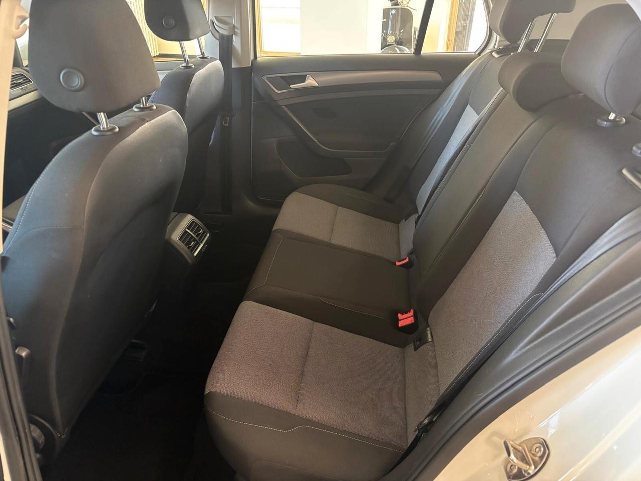 VOLKSWAGEN GOLF 7 ANNO 2016 BZ 1.2 TSI ADATTA NEOPATENTATI KM 104 MILA