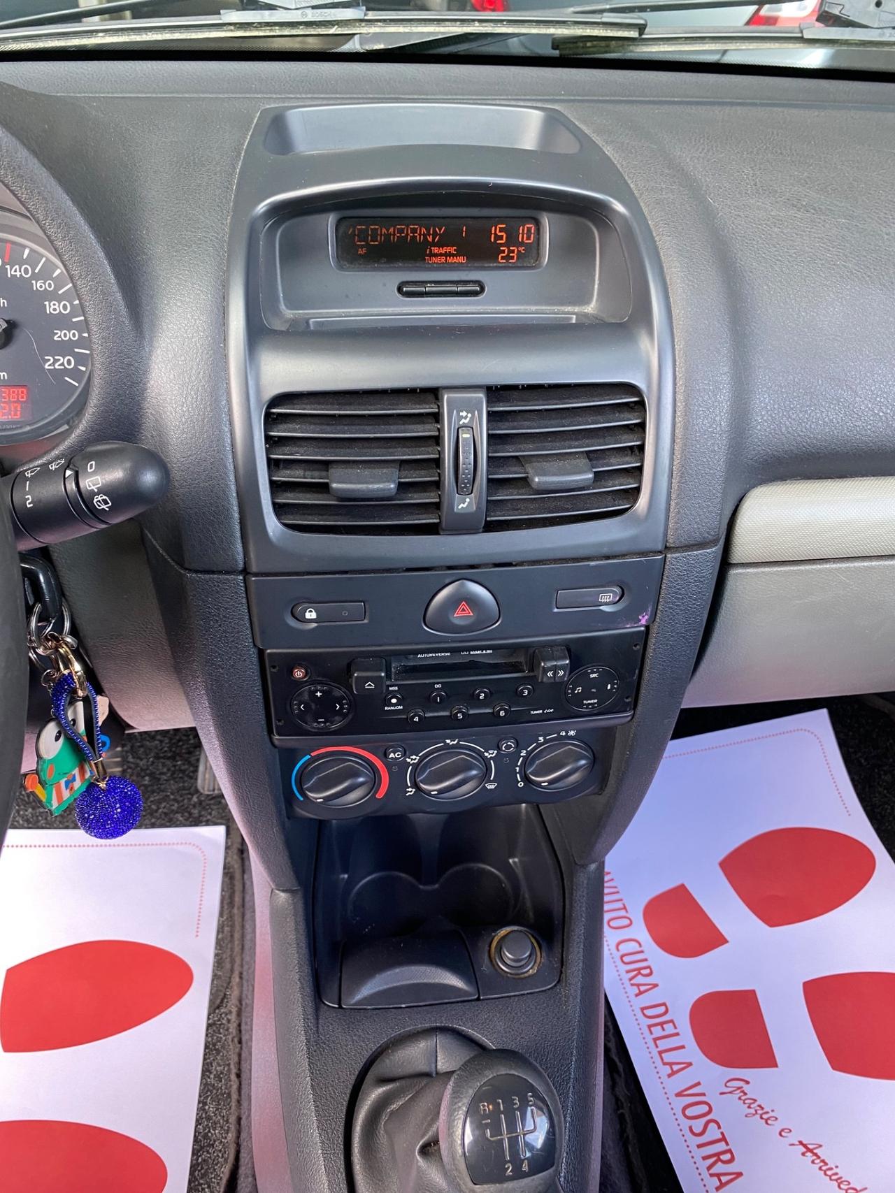Renault Clio 1.2 16V 3 porte Neopatentati