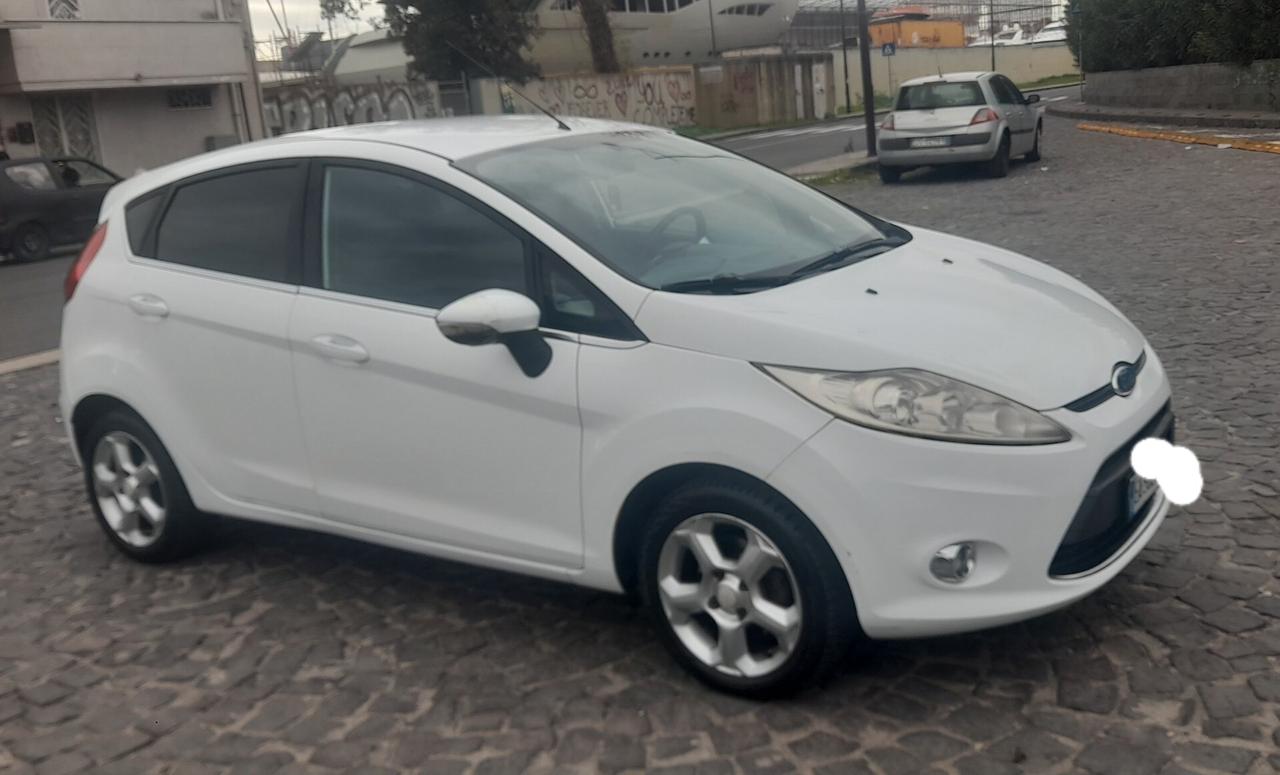 Ford Fiesta 1.4 5 porte Bz.- GPL Titanium