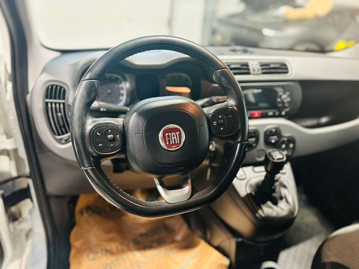 Fiat Panda 1.2 Lounge 69Cv Climatizzatore Automatico 5 Posti
