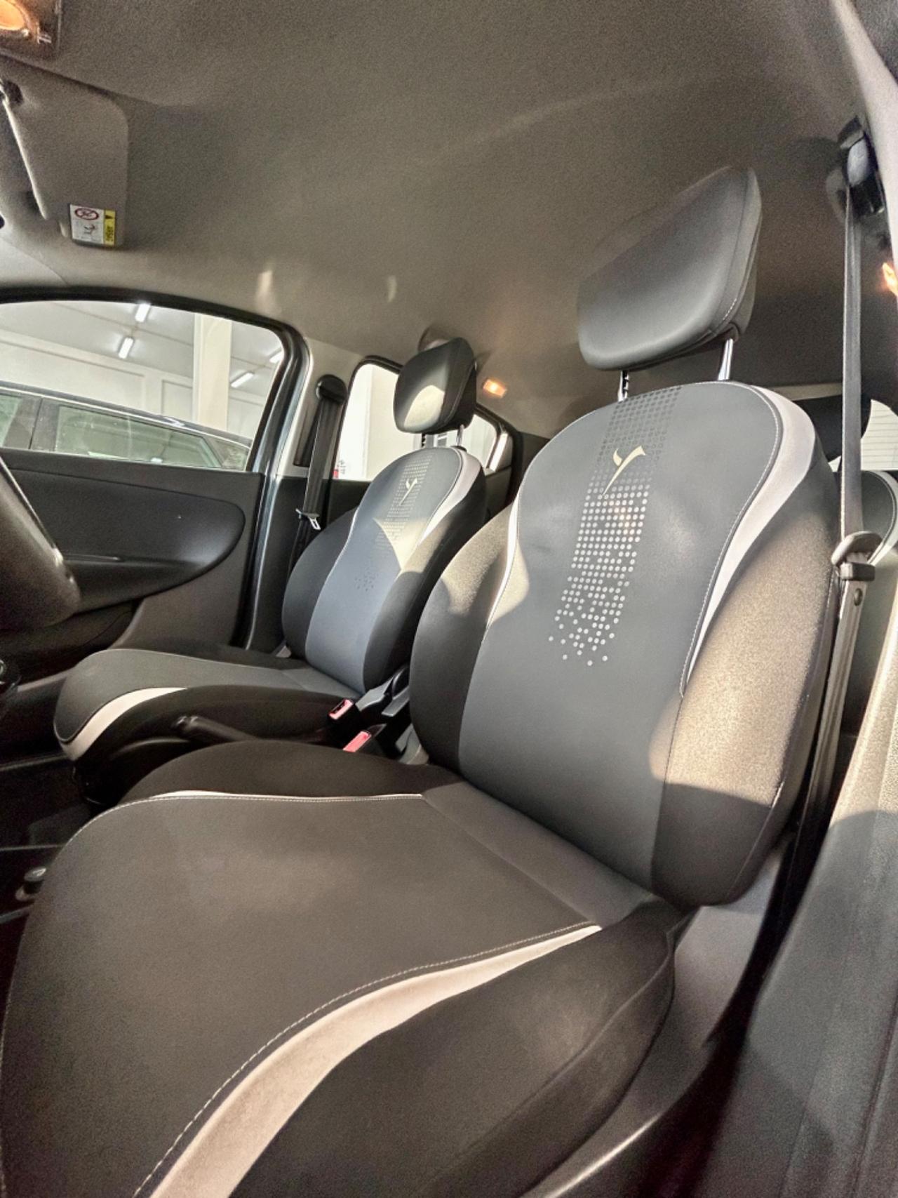 Lancia Ypsilon 1.2 69 CV 5 porte Gold FINANZIABILE