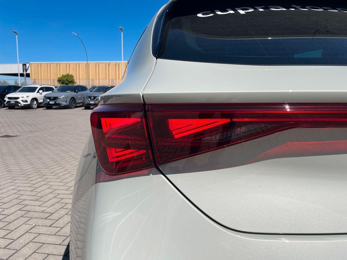 CUPRA Leon1.5 e-HYBRID150 kW (204 CV)pHEVDSG 6 marce2WD