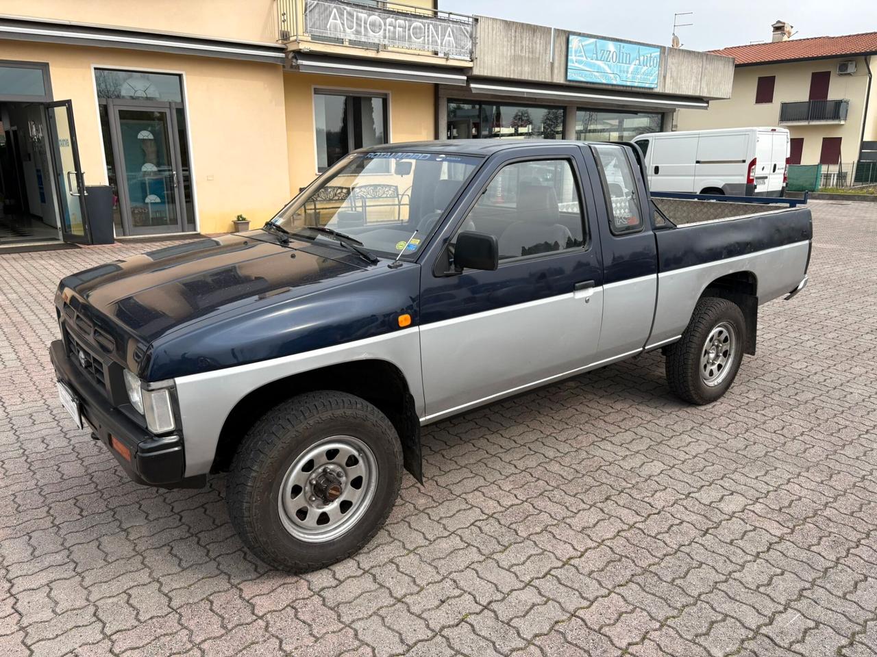 NISSAN KING CAB 2/P CASSONATO PORTATA 10 QUINTALI