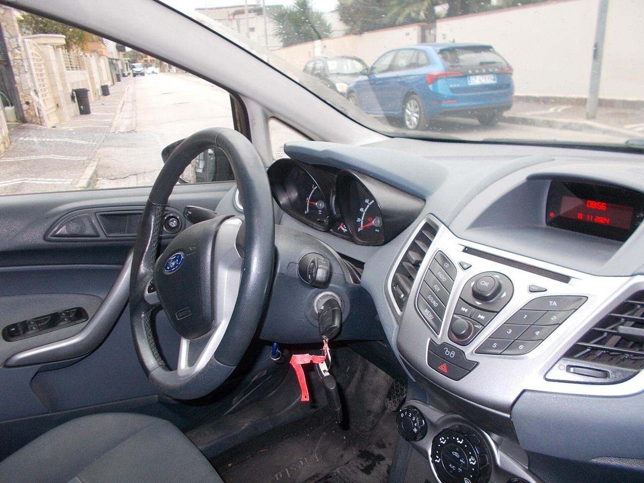 Ford Fiesta 1.4 16V 5p. Bz.- GPL Titanium Bs.