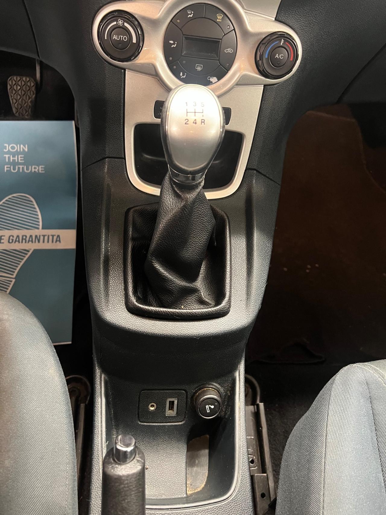 Ford Fiesta 1.4 TDCi 70CV 5 porte Titanium