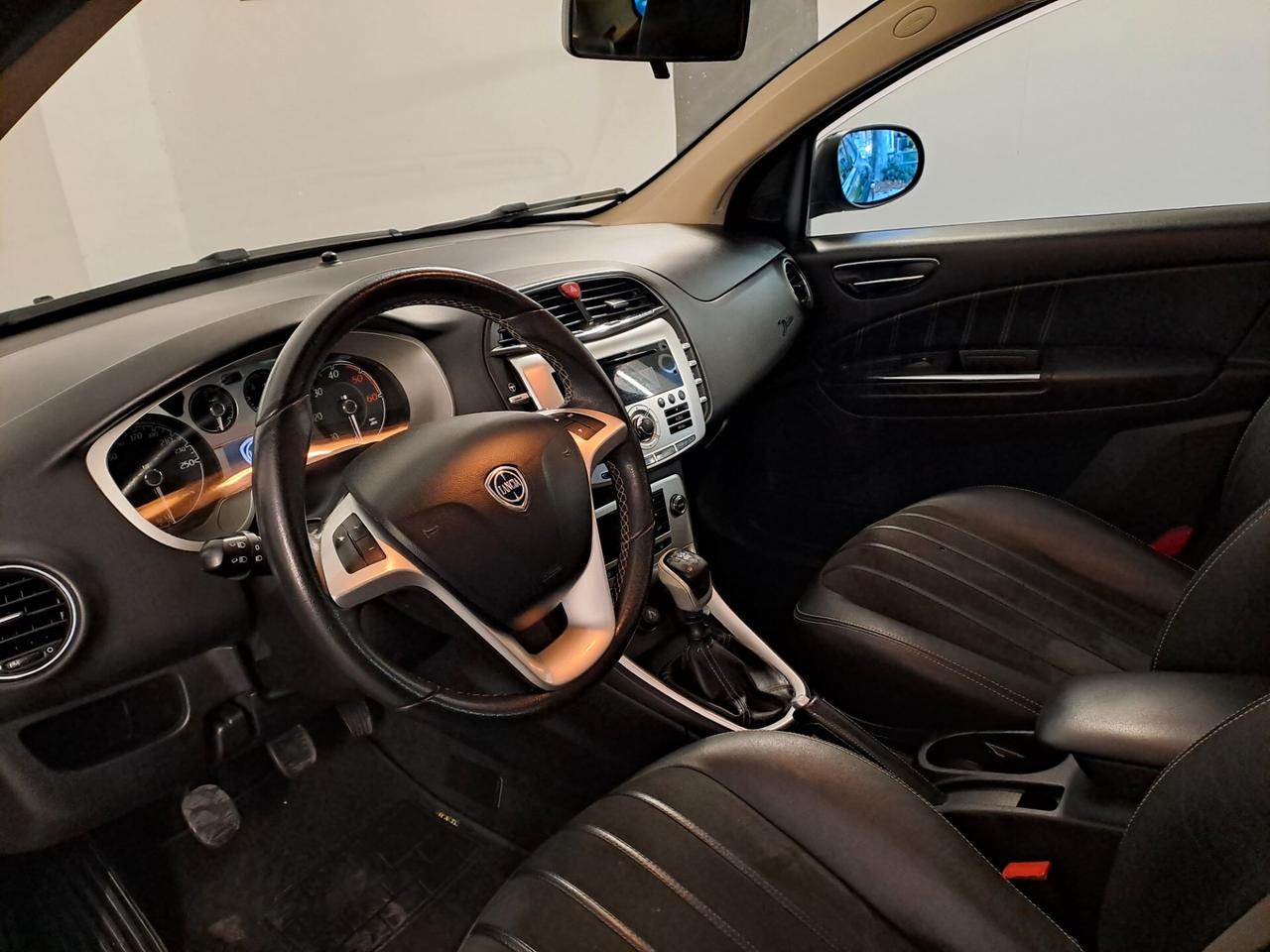 Lancia Delta 1.9 MJT Twinturbo DPF Platino