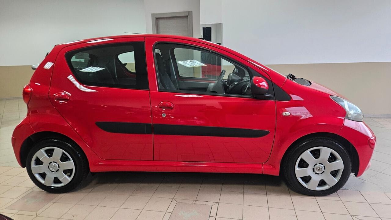 Toyota Aygo 1.0 12V VVT-i 5 porte Sol