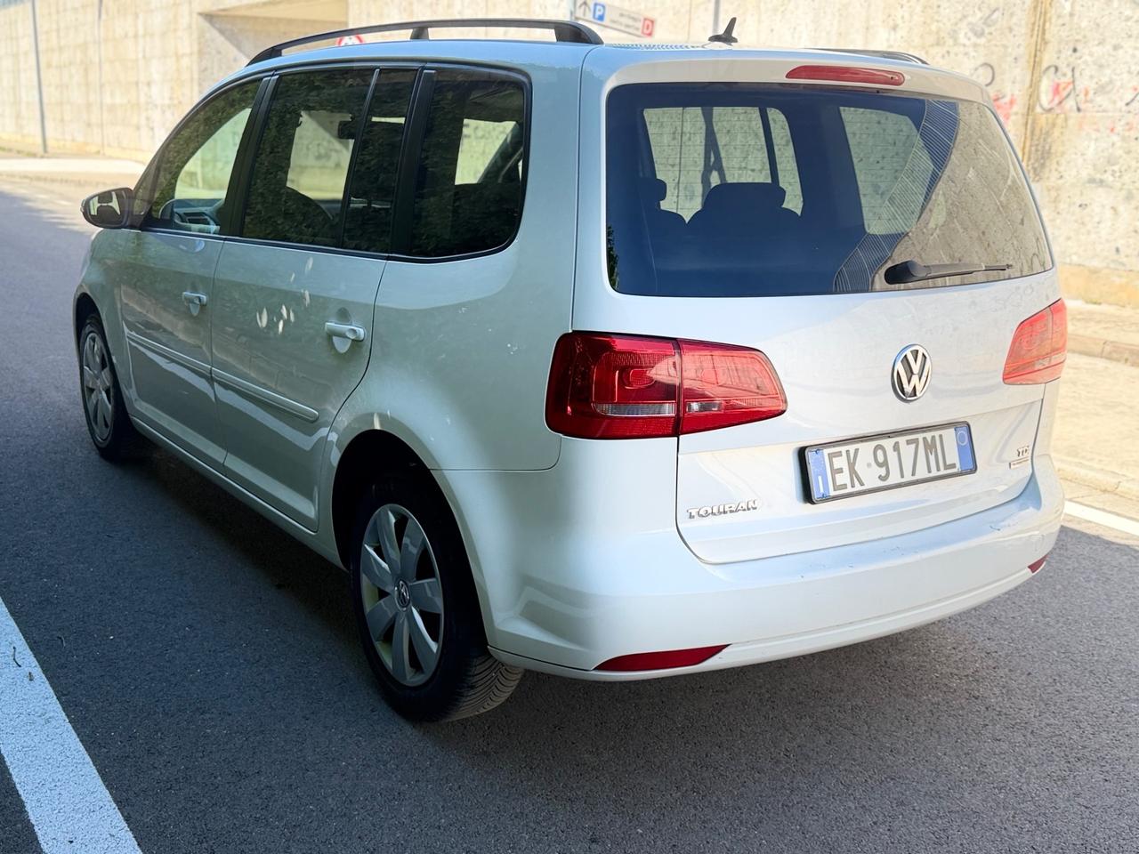 Volkswagen Touran 1.6 TDI 105cv 7 POSTI