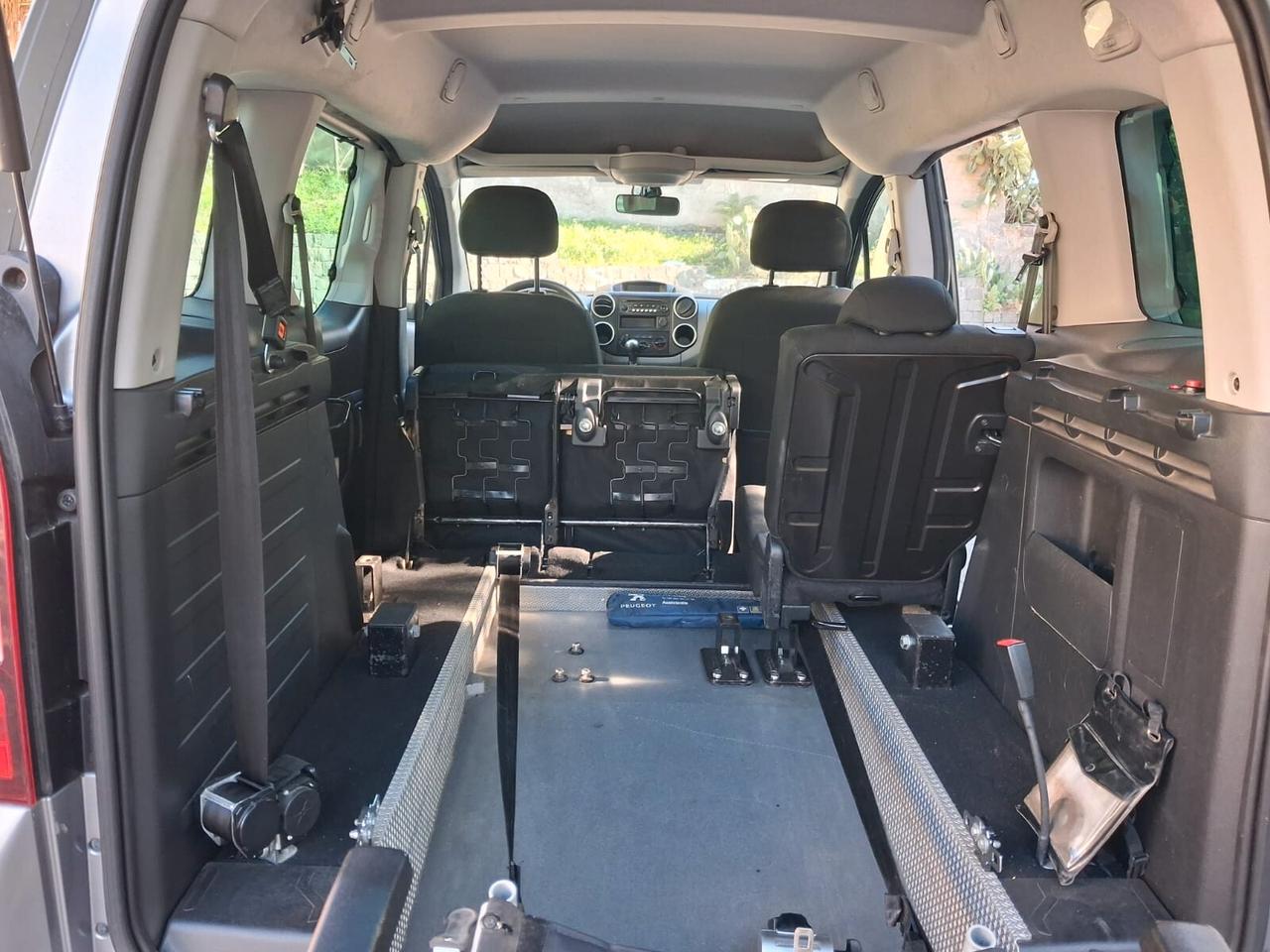 Peugeot Partner Pianale ribassato con rampa disabili in carrozzina