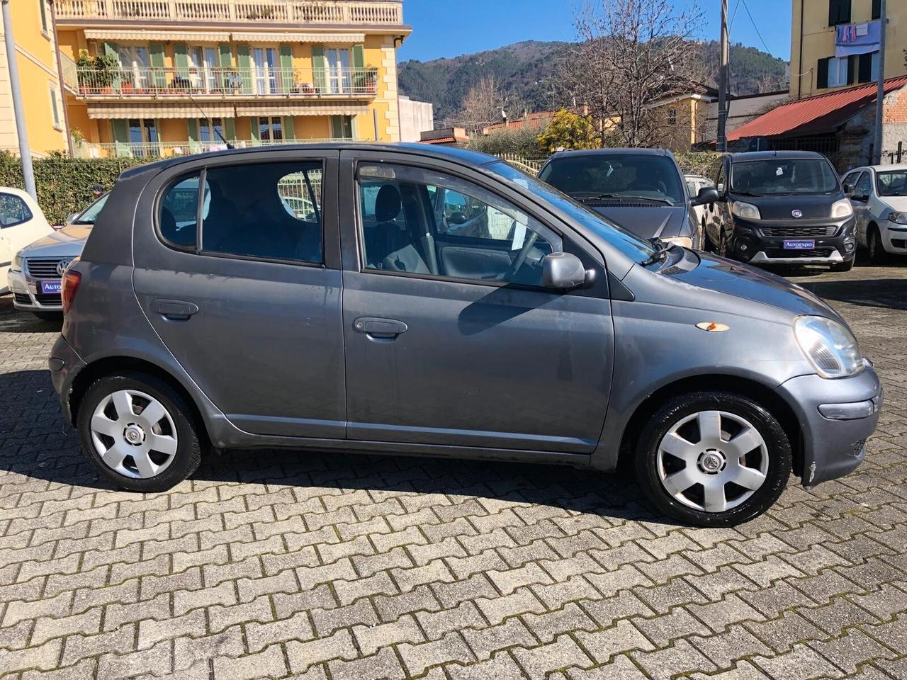 Toyota Yaris 1.0i 16V cat 5 porte Sol UNICO PROPRIETARIO ADATTA X NEOPATENTATI