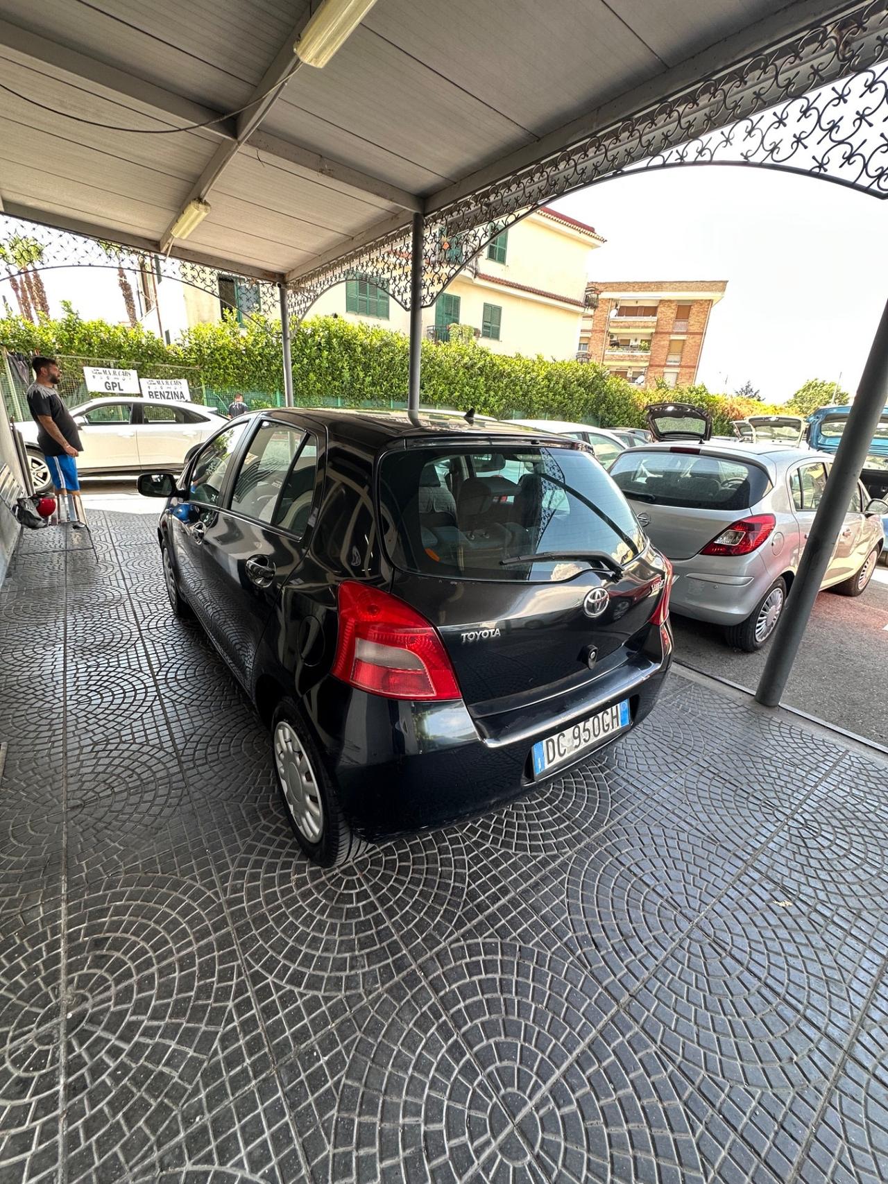 Toyota Yaris 1.3i 16V cat 5 porte Sol