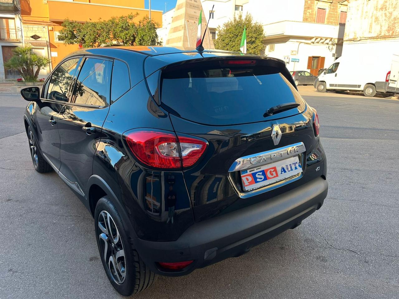 RENAULT CAPTUR 1.5 9OCV R-LINK TOP FULL NAVI RETROC DISTRIBUZ ESEGUITA