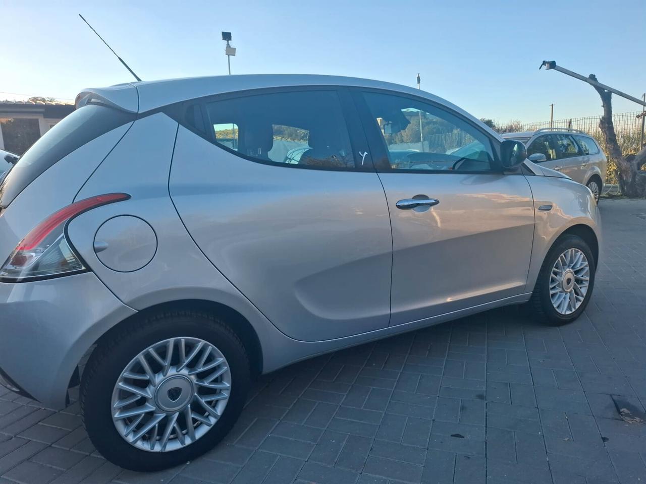 Lancia Ypsilon 1.2 69 CV 5 porte Platinum