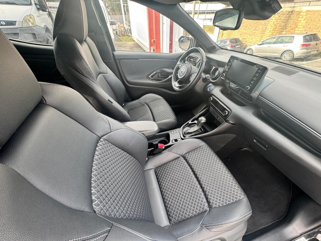 Toyota Yaris 1.5 Hybrid 5 porte Lounge tetto panoramico