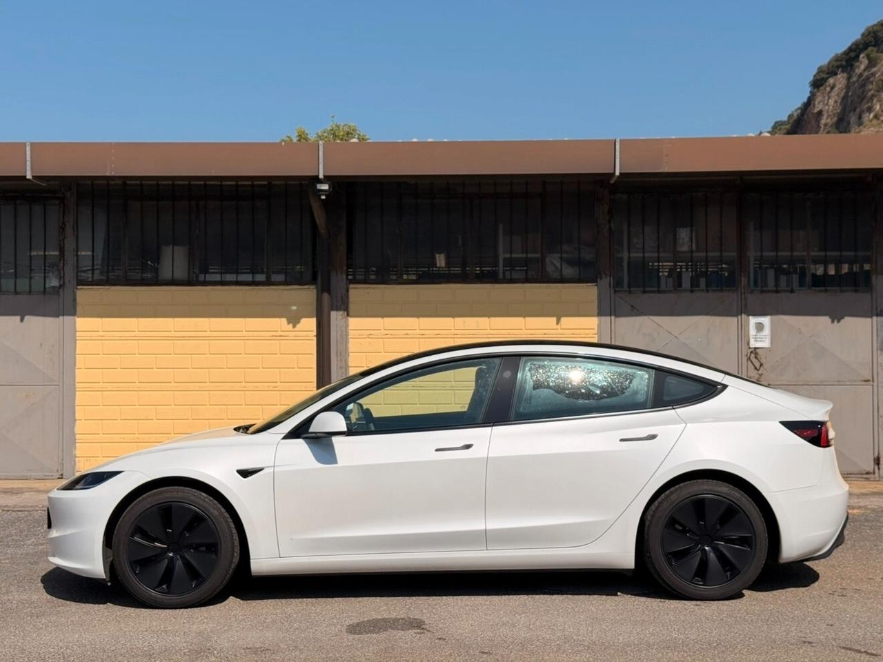 Tesla Model 3 Restyling Highland Premium