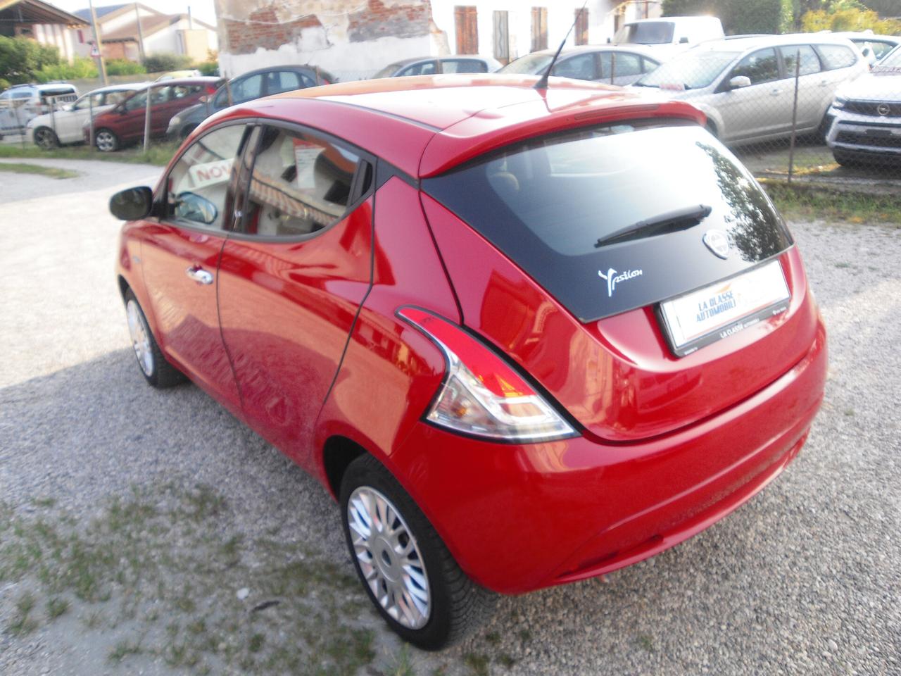 Lancia Ypsilon 1.2 69 CV 5 porte Silver neopatentati