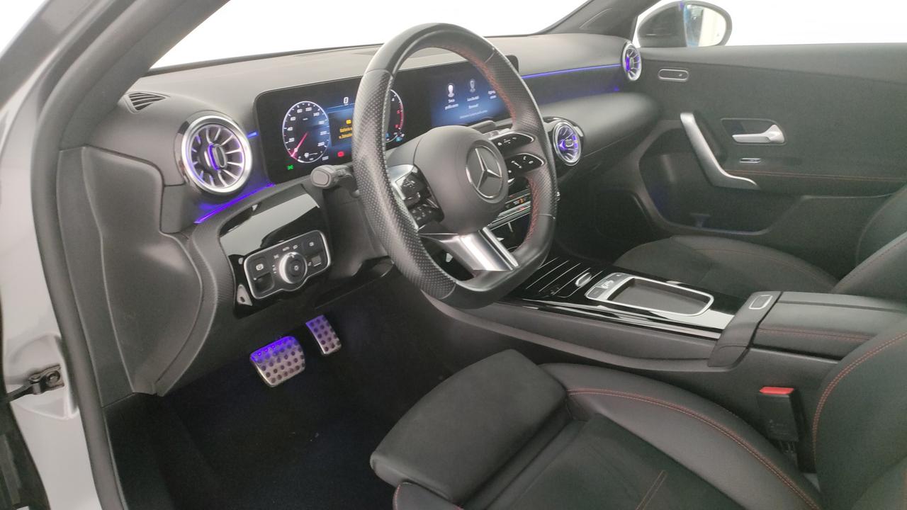 Mercedes-Benz A 200 d Premium auto