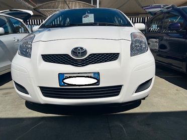 TOYOTA YARIS 1,0 BENZINA