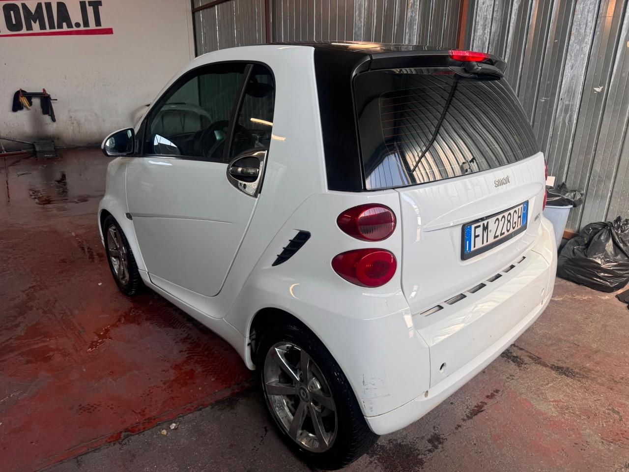 Smart ForTwo 1000 52 kW MHD coupé pure