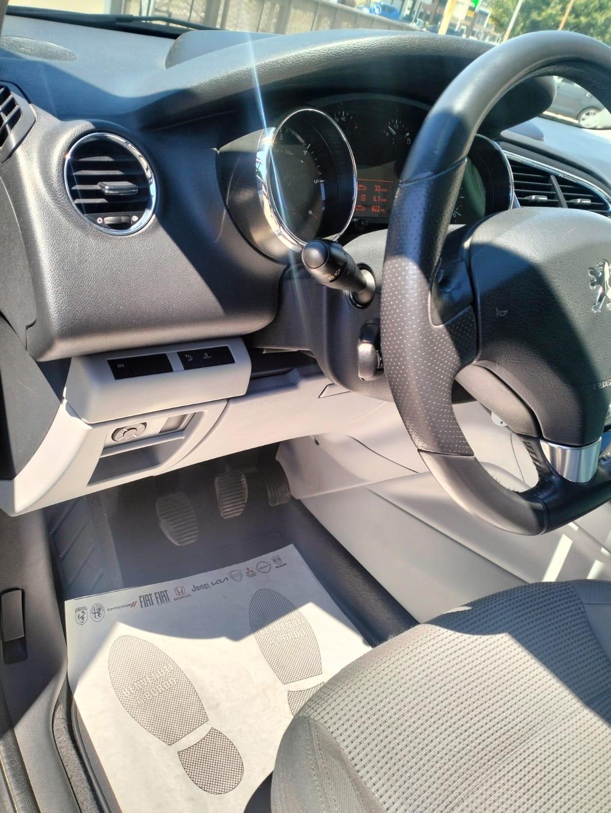 Peugeot 5008 2.0 HDi 150CV Allure 7 POSTI