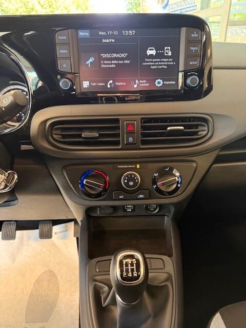 HIUNDAY I10 1.0 BENZINA TECH FULL OPTIONALS ADATTA A NEO PATENTATI