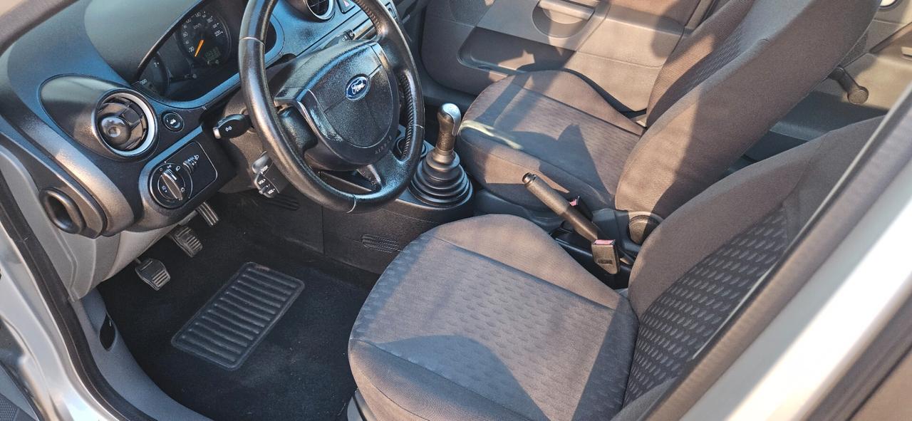 Ford Fiesta 1.2 16V 5p. Ambiente
