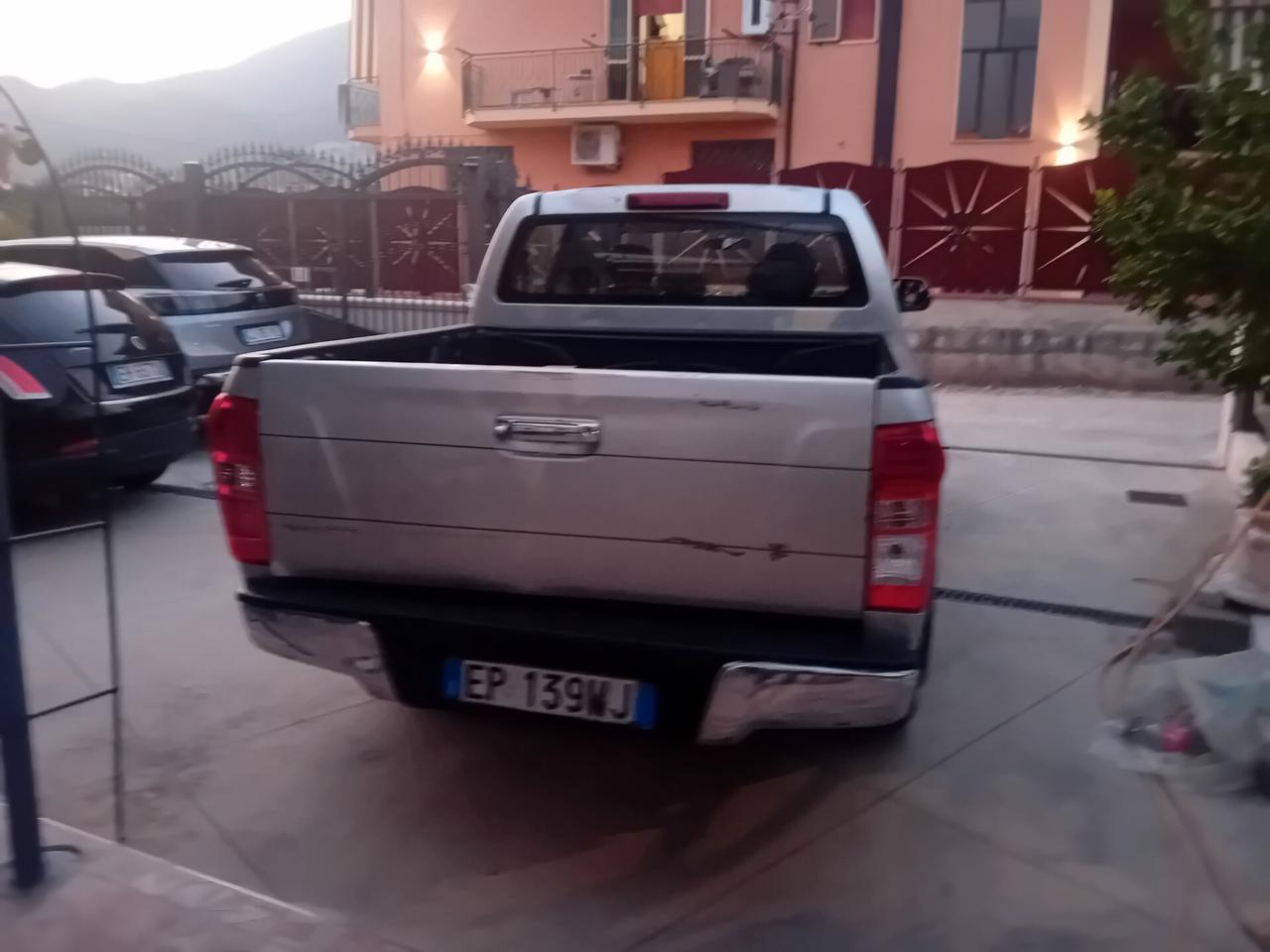 Isuzu D-Max 2.5 Crew Cab Satellite 4WD