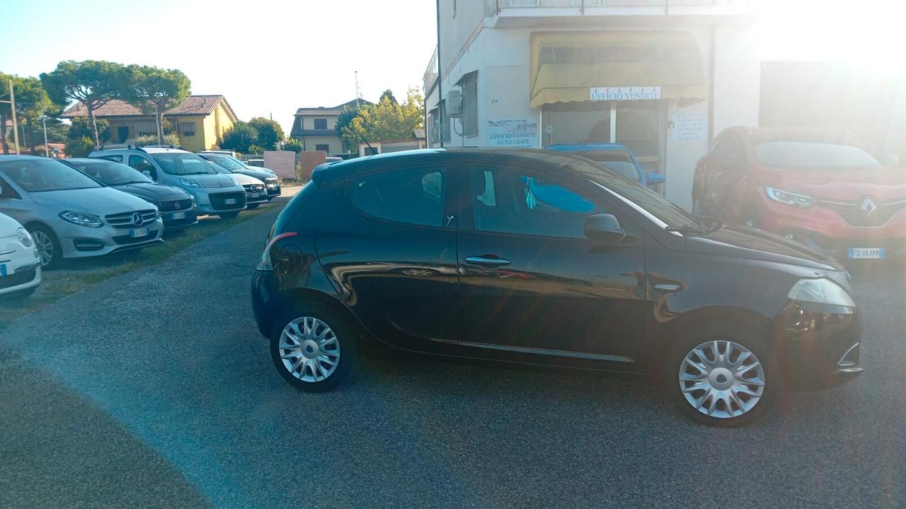 Lancia Ypsilon 1.2 69 CV 5 porte S&S Silver