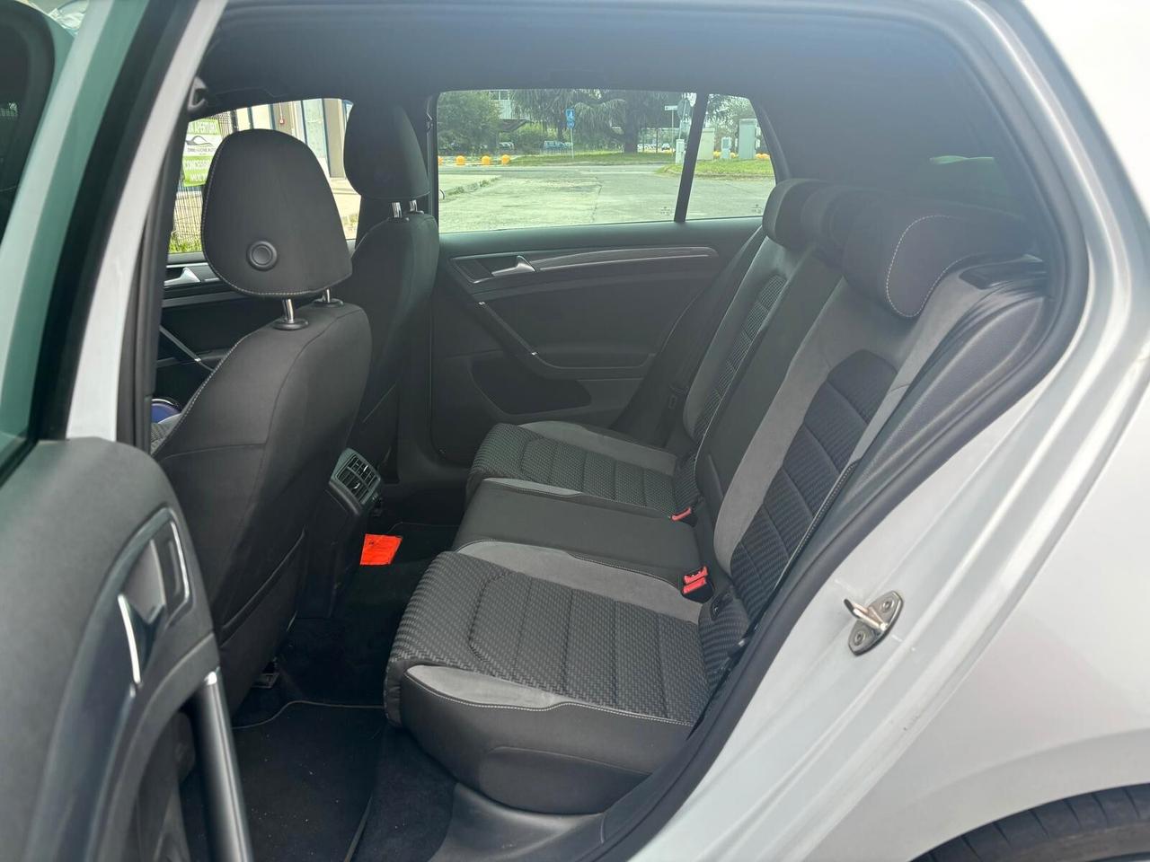 Volkswagen Golf 1.5 TSI 5p. R-line