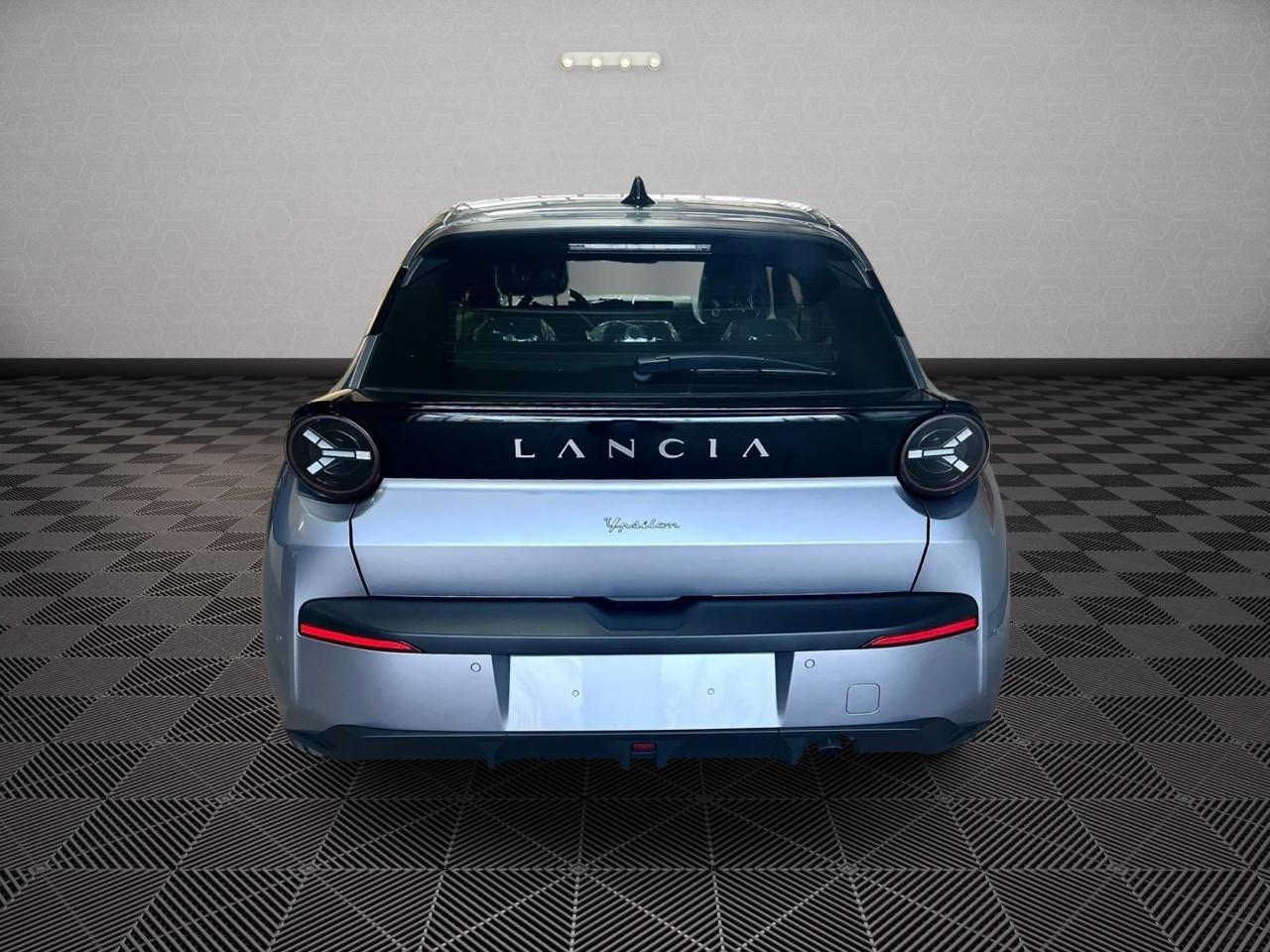 Lancia Ypsilon Hybrid e-DCT