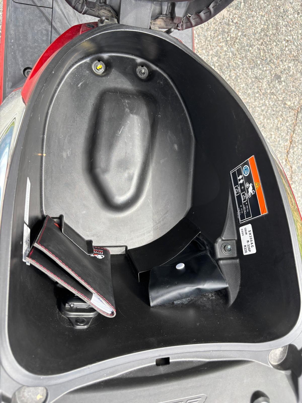 Honda SH 300 i - ABS - KEYLESS