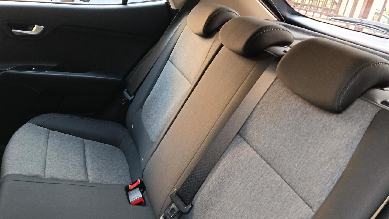 KIA STONIC 1.2 BENZ-RETROC-PREZZO PROMO!