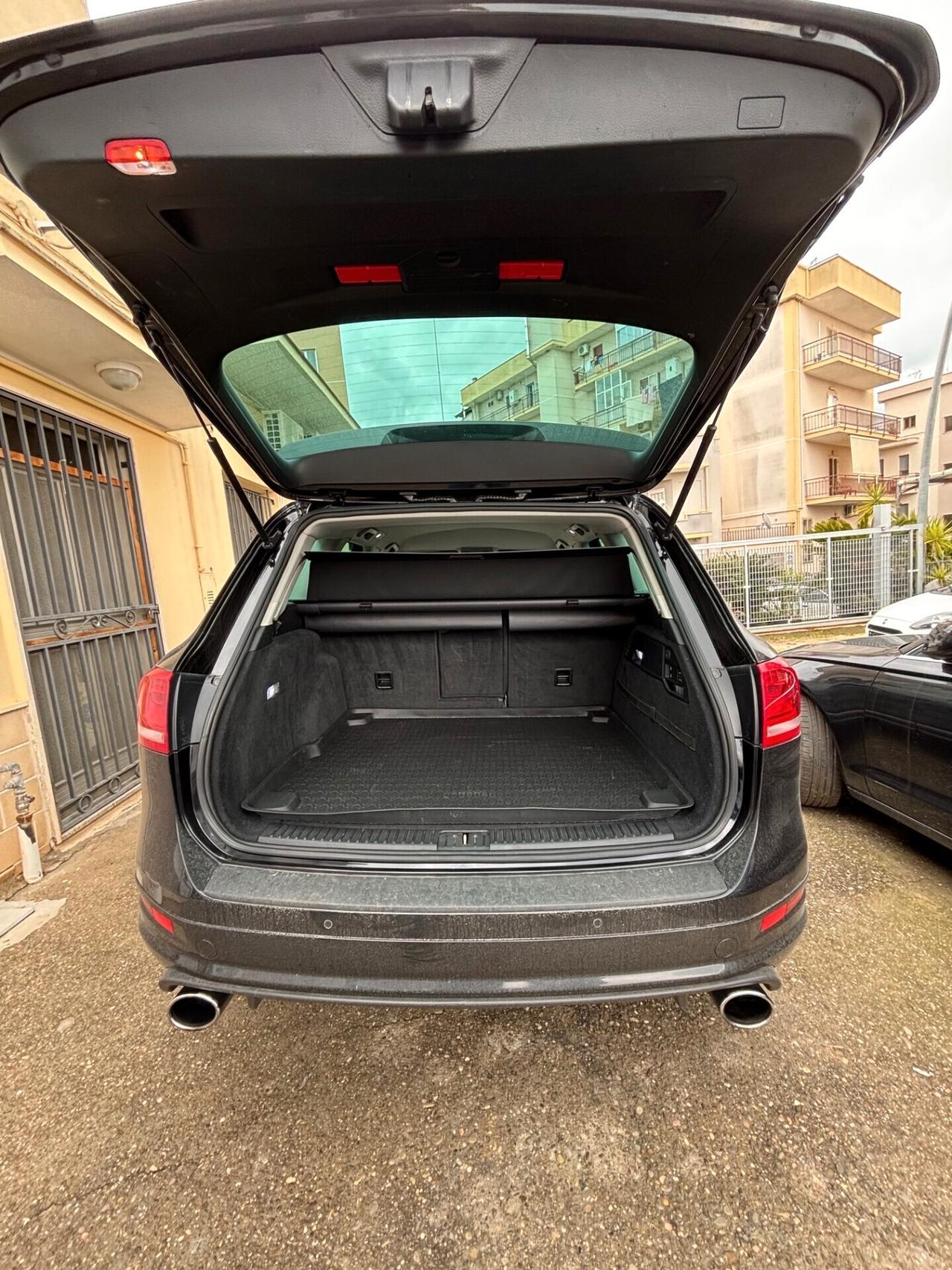 Volkswagen Touareg R-Line Fari LED