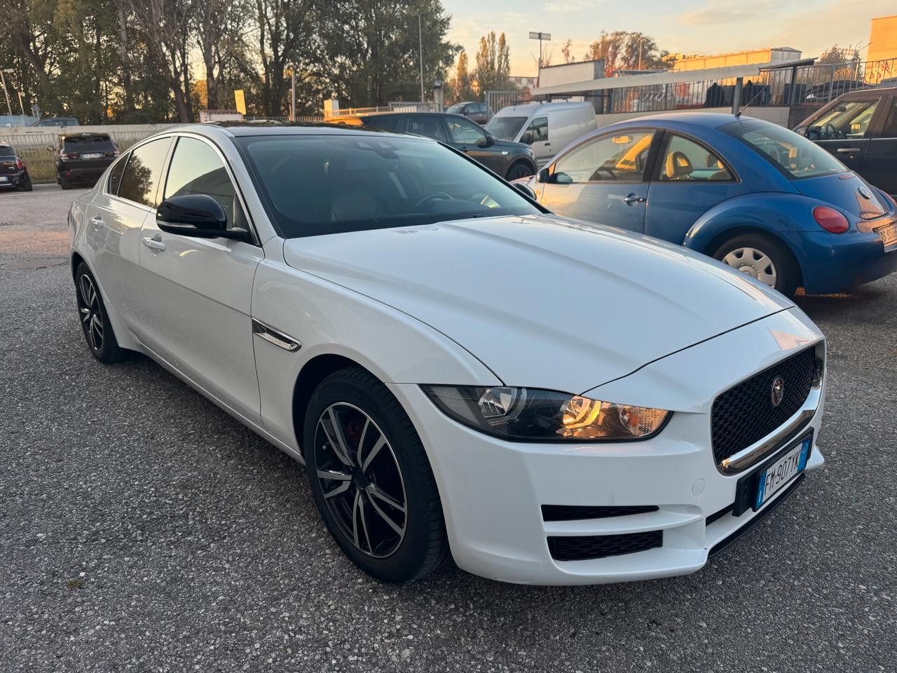 Jaguar XE 2.0 D 180 CV aut. Pure