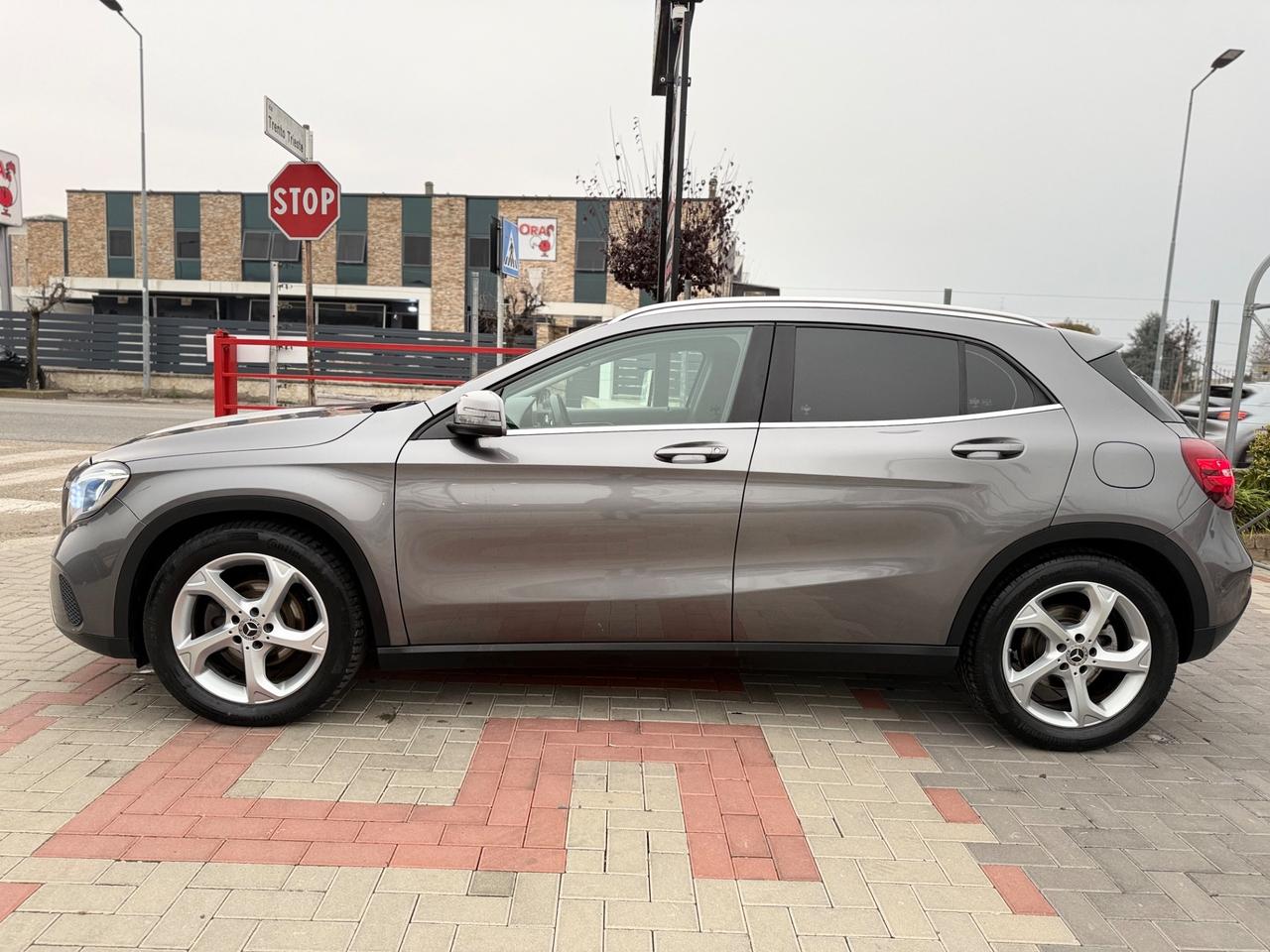 Mercedes-benz GLA 180 Premium EURO6