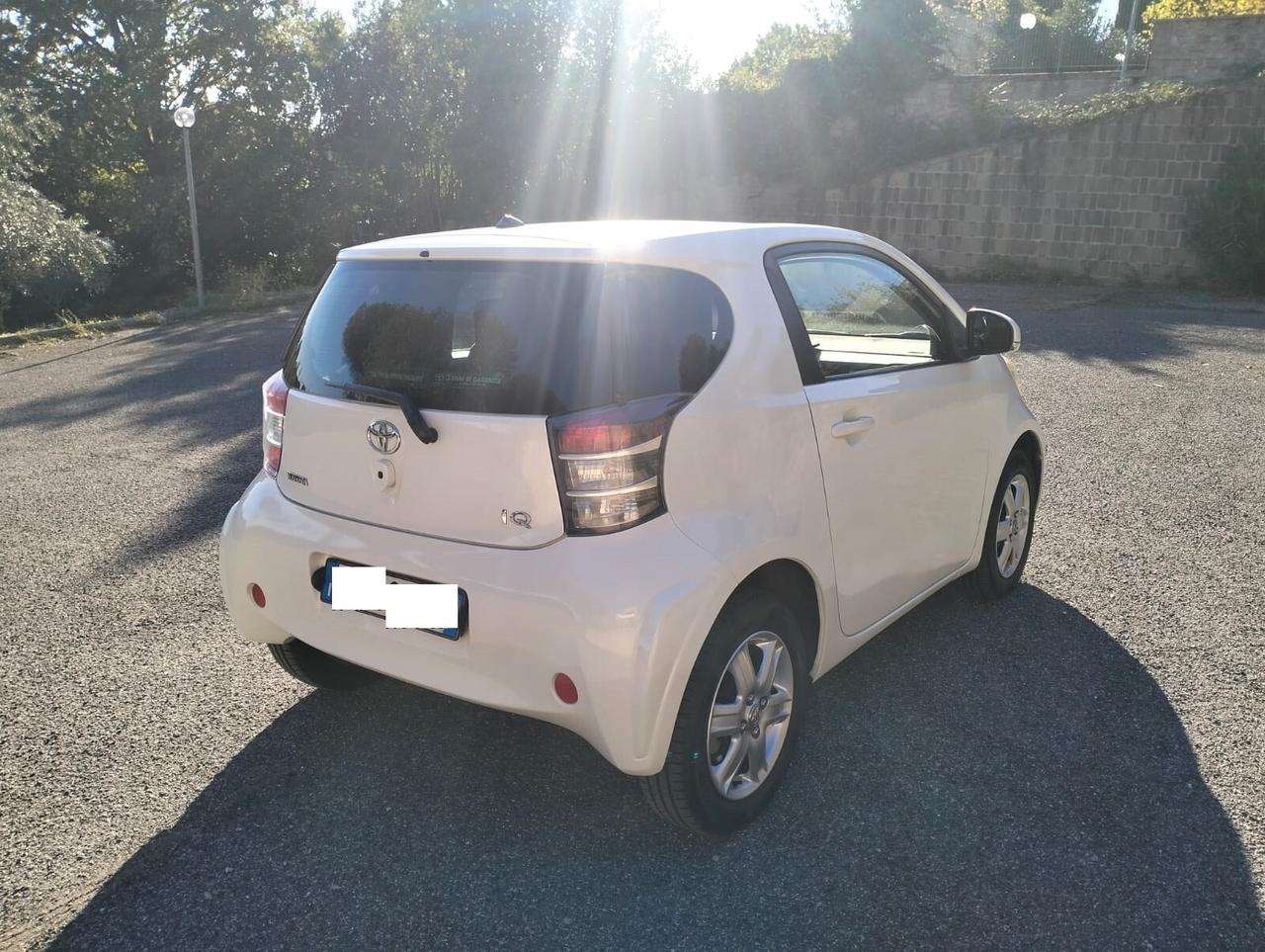 Toyota iQ 1.0 Sol Cerchi Sensori post. KM 145000.