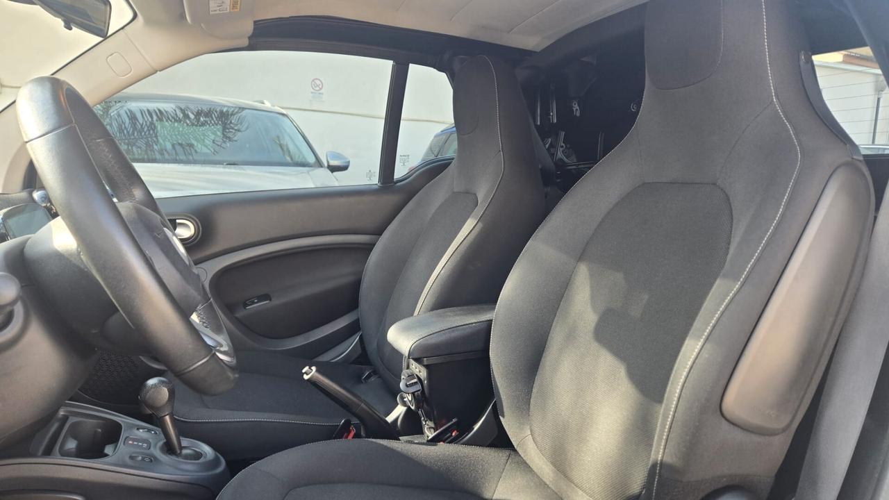 smart forTwo Cabrio 1.0 Passion 71cv twinamic my18 Lega App USB