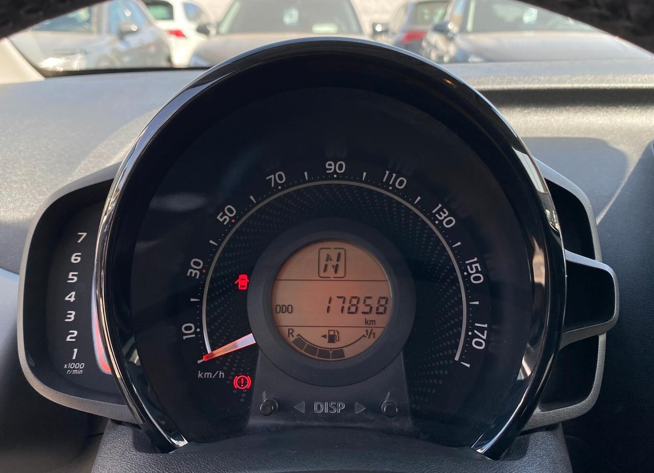 Toyota Aygo 1.0 x-play 72CV 5 porte