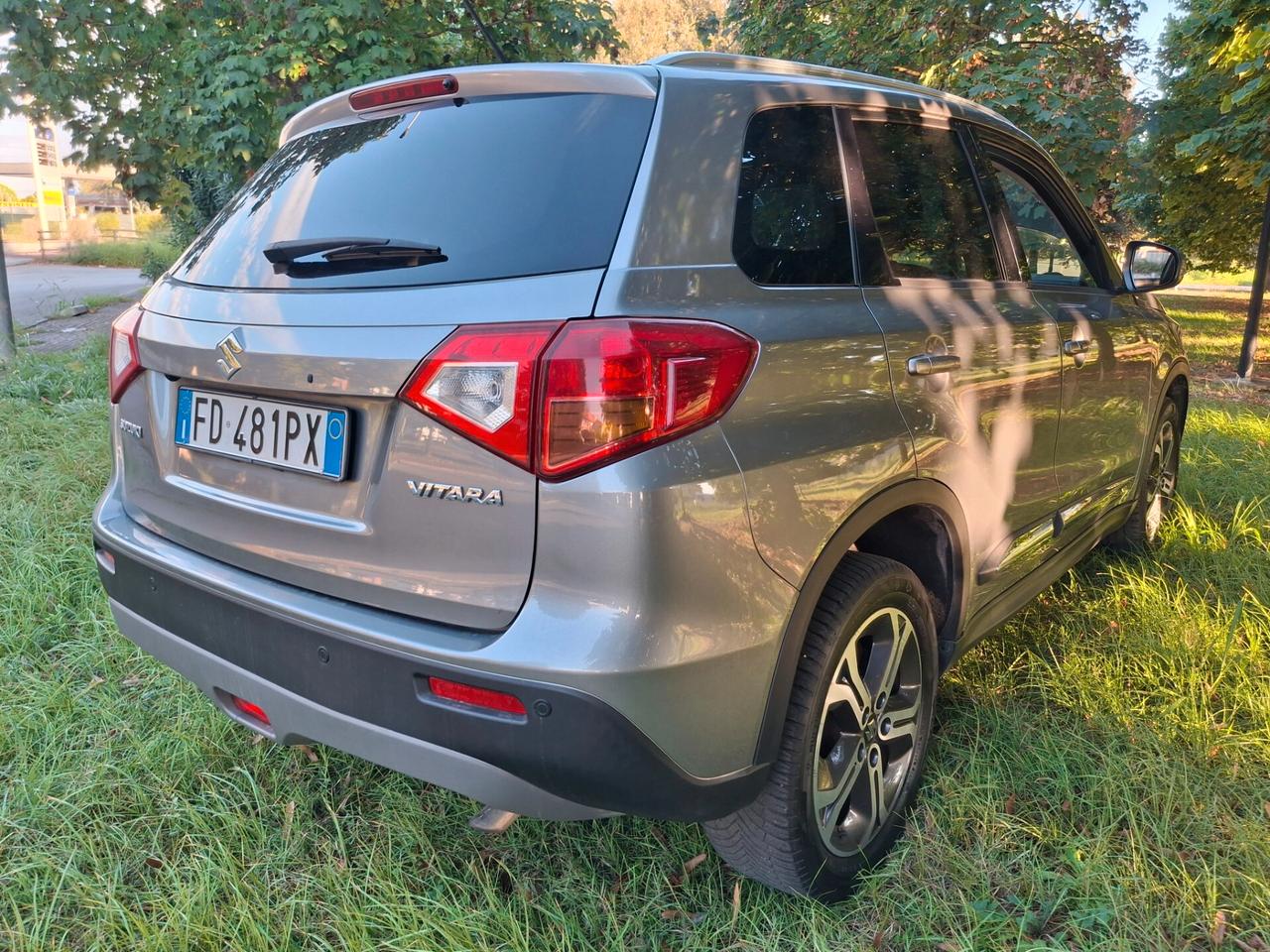 Suzuki Vitara 1.6 DDiS V-Cool-INTERNI IN PELLE-NAVI-