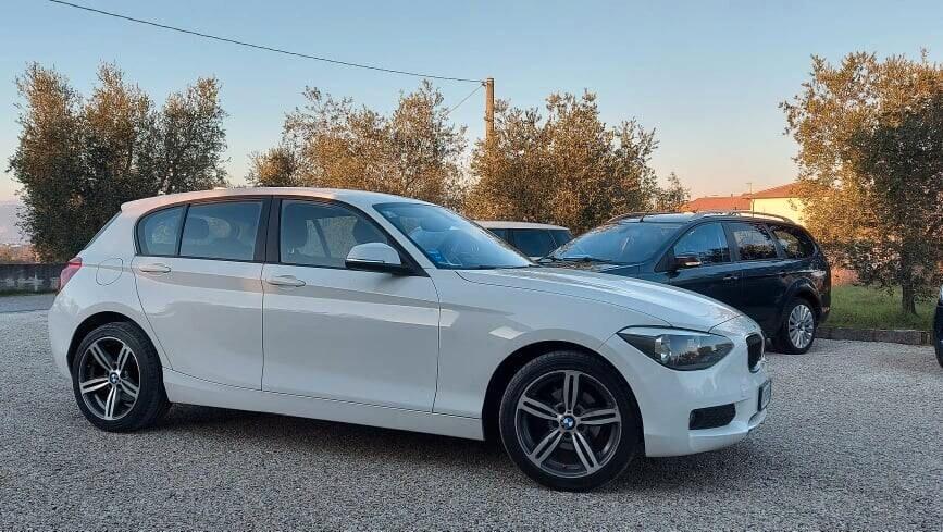 Bmw 118d 5p. Unique