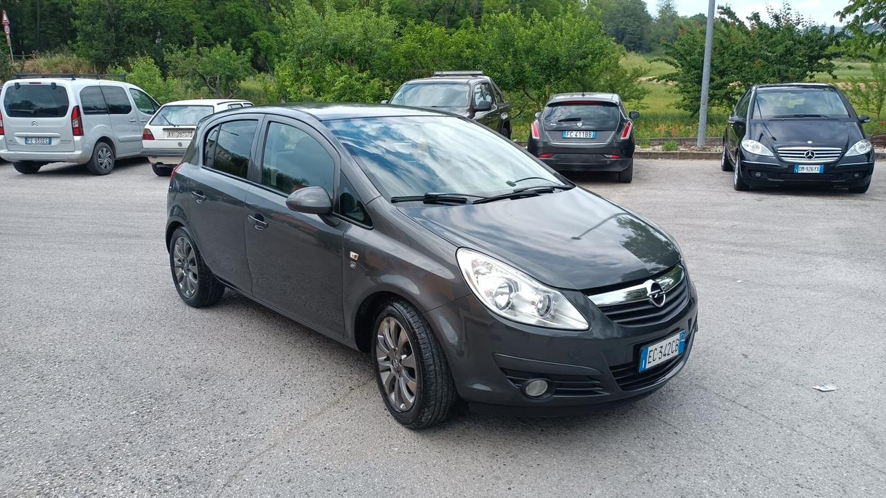 Opel Corsa 1.2 benzina GPL anno 2010 chilometri 170.000