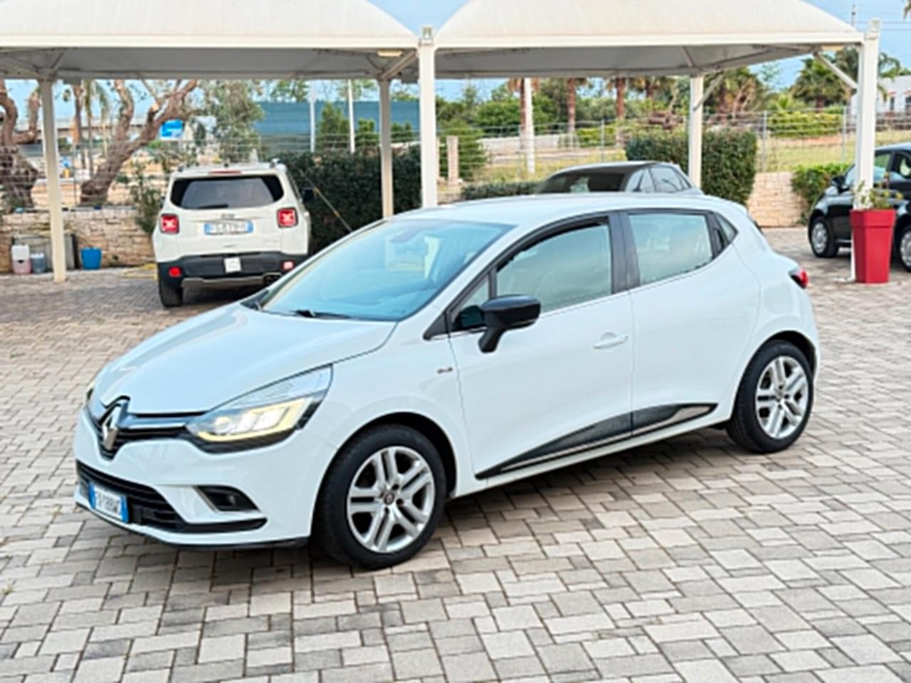 Renault Clio dCi 8V 75 CV 5 porte Moschino Life