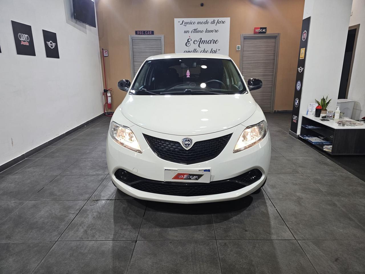 Lancia Ypsilon 1.2 69 CV Gold (29.000km)