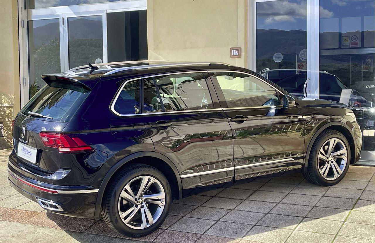 Volkswagen Tiguan 2.0 TDI 150 CV SCR DSG R-Line Fari IQ.LIGHT LED MATRIX--Digital Cockpit Pro 10,25", Navi