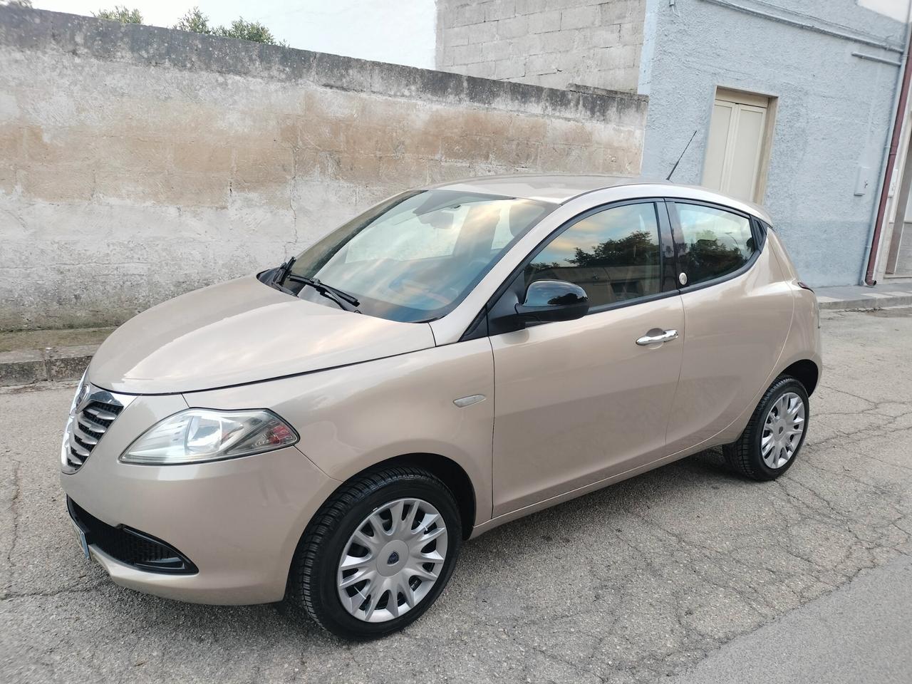 Lancia Ypsilon 0.9 TwinAir 85 CV 5 porte Metano Ecochic Gold